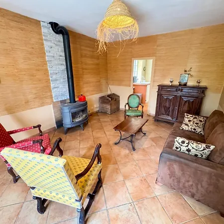 Charmante Maison A Avec Piscine Et Jardin Ferienhaus *